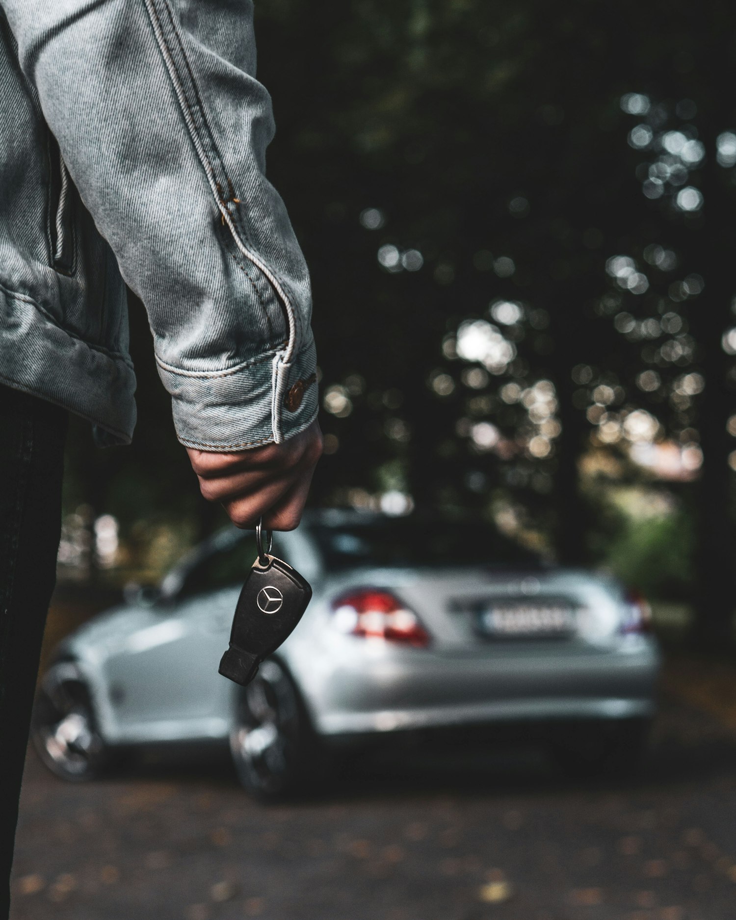 Entrega de llaves de un coche tras la compra